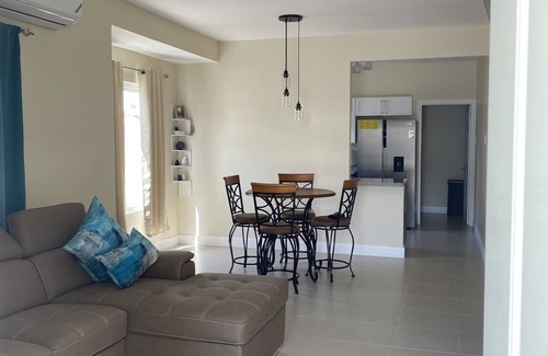 Lucea Casa | Charming 2-bedroom house in lovely Lucea with WiFi, fitness room and pools
