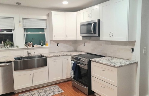 Apex Casa | Charming 2-bedroom house- newly renovated