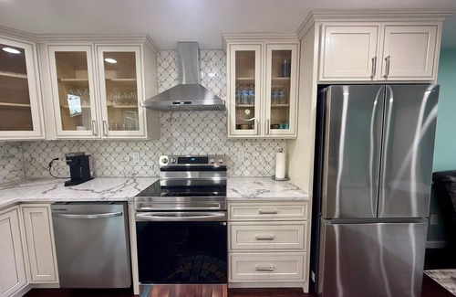 Albany Casa | Charming 2-bedroom house + WiFi, workspace, outdoor deck, fitness area in Albany