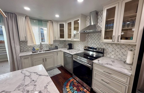 Albany Casa | Charming 2-bedroom house + WiFi, workspace, outdoor deck, fitness area in Albany