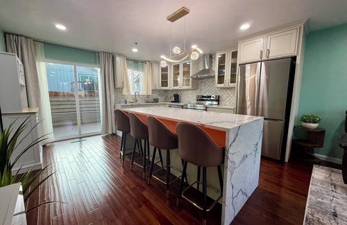 Albany Casa | Charming 2-bedroom house + WiFi, workspace, outdoor deck, fitness area in Albany