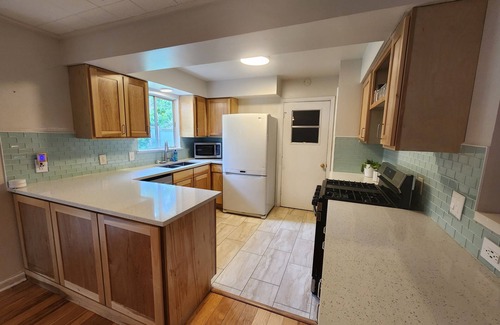 St. Edwards Casa | Charming 2-bedroom house with WiFi and AC in fabulous Austin