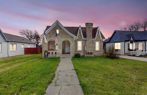 Oak Cliff Casa | Charming 2-bedroom house near Bishop Arts