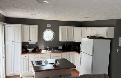 Draper Casa | Charming 2-bedroom house with private dock in Draper Va on Claytor Lake