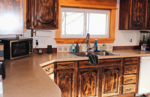 White Mills Casa | Charming 2-bedroom house with WiFi, AC - 2 minutes from Lake Wallenpaupack
