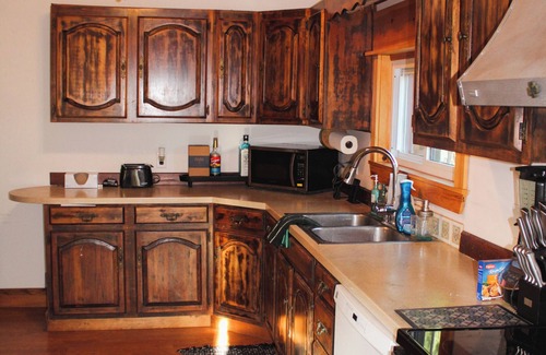 White Mills Casa | Charming 2-bedroom house with WiFi, AC - 2 minutes from Lake Wallenpaupack