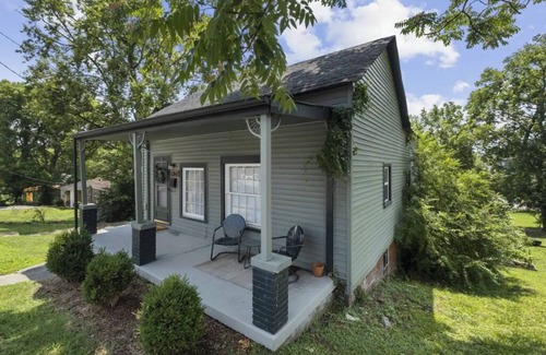 Chestnut Hill Casa | Charming 2-bedroom in heart of Wedgewood Houston