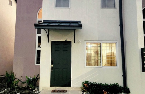 Harbour View Casa | Charming 2-bedroom Townhome with 24-hr security close to the Airport