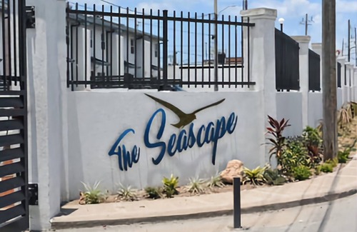 Harbour View Casa | Charming 2-bedroom Townhome with 24-hr security close to the Airport