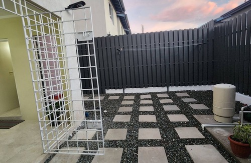 Harbour View Casa | Charming 2-bedroom Townhome with 24-hr security close to the Airport