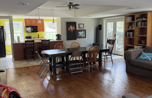 Willoughby Hills Apartamento | Charming 2-bedroom Kirtland apartment - Walk to Kirtland Temple