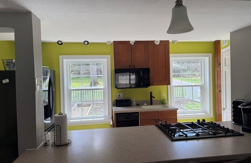 Willoughby Hills Apartamento | Charming 2-bedroom Kirtland apartment - Walk to Kirtland Temple