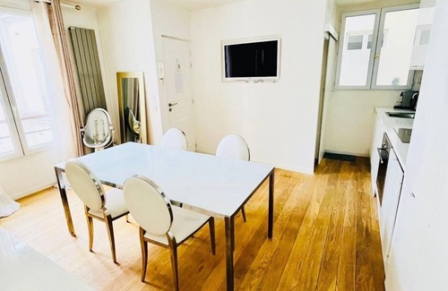 Saint-Vincent-de-Paul Apartamento | Charming 2-bedroom loft in brilliant Paris next to Gare du Nord Montmartre