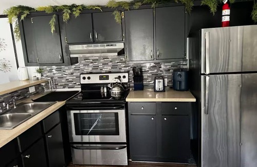 Tipton County Casa | Charming 2-bedroom manufactured Home in Stanton with serene peace.