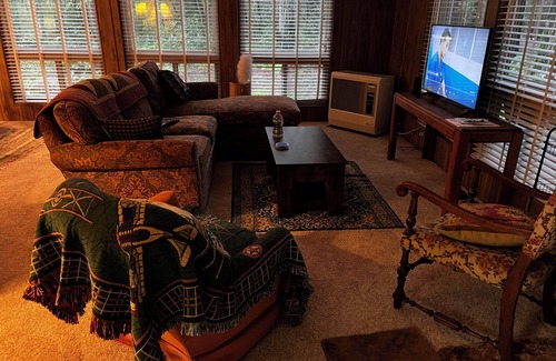 Redway Casa | Charming 2-bedroom modular home in Redway surrounded by State Parks.