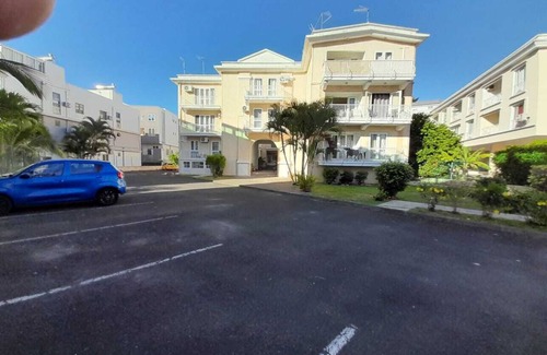 Cascavelle Apartamento | Charming 2-bedroom apartment with AC, WiFi in Flic en Flac, 2 minutes from beach
