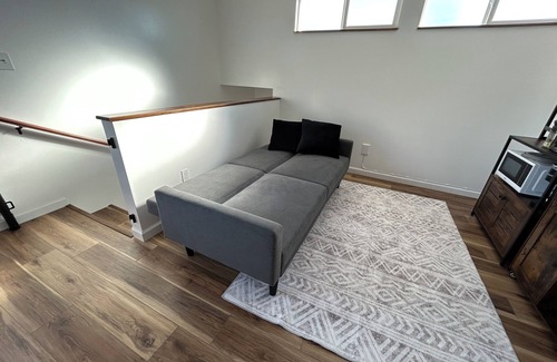 Ewa Cama Y Desayuno | Charming 2-bedroom near the beach with AC, WiFi, Yoga, Surf, Golf
