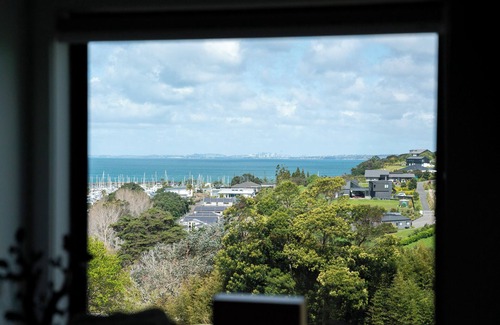 Gulf Harbour Casa | Charming 2-bedroom house in fabulous Whangaparāoa with WiFi, AC