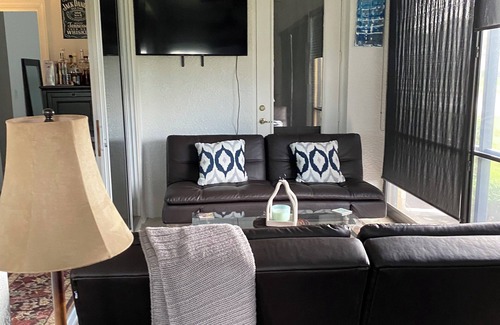 The Plantation Somerset Condominio | Charming 2-bedroom + office condo with WiFi, fitness room in gorgeous Fort Myer