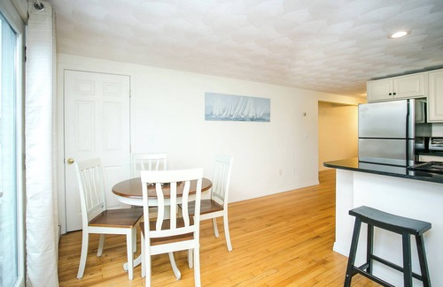 Newport East Condominio | Charming 2-Bedroom Ocean View Condo- Prime Location
