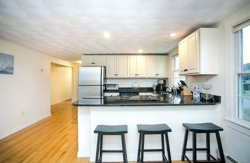 Newport East Condominio | Charming 2-Bedroom Ocean View Condo- Prime Location