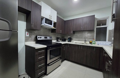 New Kingston Apartamento | Charming 2-bedroom Penthouse apartment @The Bromptons New Kingston w/pool & gym
