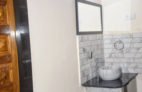 Karjat Complejo | Charming 2-bedroom pet friendly Farmhouse with picturesque surroundings
