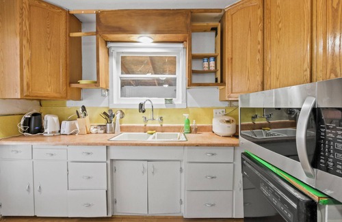 Ontario Casa | Charming 2-bedroom Pet-Friendly house Ontario FREE RV parking