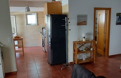 Santa Luzia Apartamento | Charming 2-bedroom apartment in Santa Luzia with AC