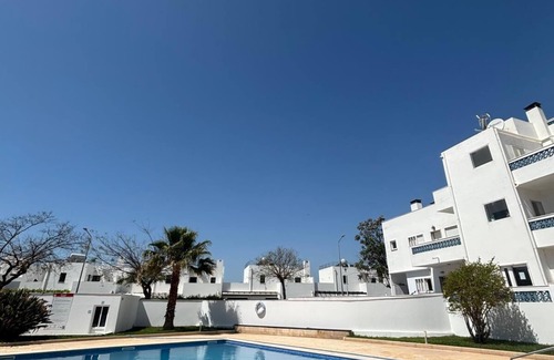 Santa Luzia Apartamento | Charming 2-bedroom apartment in Santa Luzia with AC