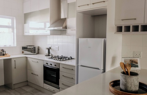 Vineta Apartamento | Charming 2-Bedroom Retreat in the Heart of Swakopmund – Walk to Beach & Cafés!