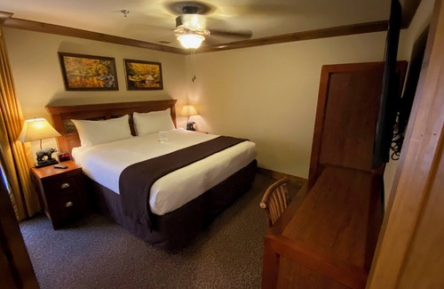 Gatlinburg Complejo | Charming 2-bedroom resort in Gatlinburg with WiFi, fitness room, AC