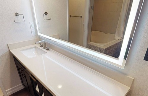 Las Vegas Complejo | Charming 2-bedroom resort in superb Las Vegas with AC, fitness room, WiFi
