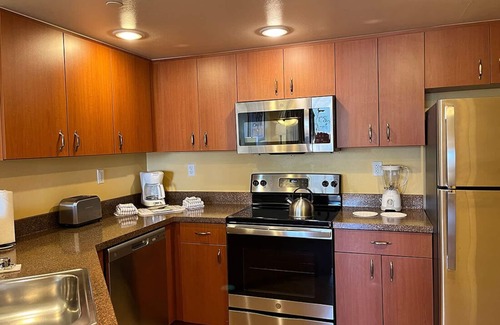 Enterprise Complejo | Charming 2-bedroom resort adjacent to South Point Casino. NFR guests welcome!