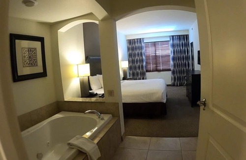 Enterprise Complejo | Charming 2-bedroom resort adjacent to South Point Casino. NFR guests welcome!