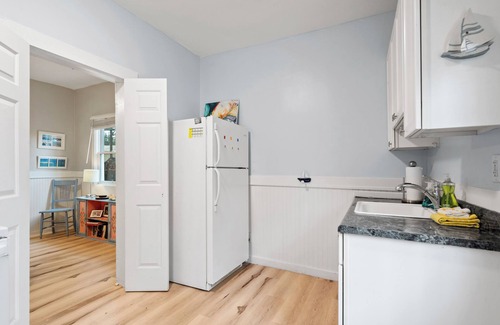 Thunderbolt Cabaña | Charming 2-bedroom Shrimper's Cottage Close to Thunderbolt Marina in Savannah