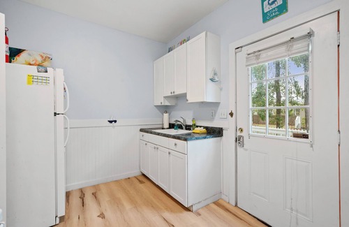 Thunderbolt Cabaña | Charming 2-bedroom Shrimper's Cottage Close to Thunderbolt Marina in Savannah