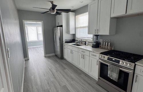 Chicago Lawn Casa | Charming 2-bedroom townhome in brilliant Chicago with WiFi, AC