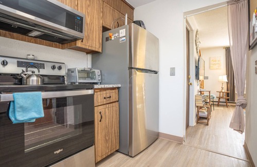 Norwich Casa | Charming 2-bedroom townhome in Norwich near Great Wolf L, Foxwoods & Mohegan Sun