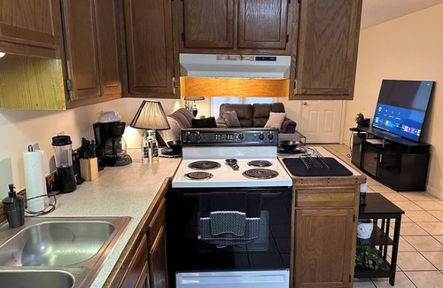 Downtown Greensboro Apartamento | Charming 2-bedroom unit centrally located near the heart of downtown Greensboro