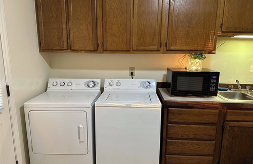 Downtown Greensboro Apartamento | Charming 2-bedroom unit centrally located near the heart of downtown Greensboro
