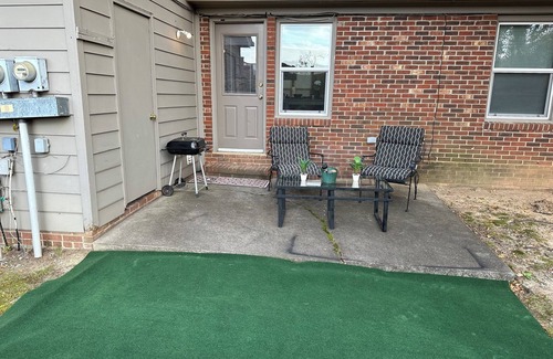 Downtown Greensboro Apartamento | Charming 2-bedroom unit centrally located near the heart of downtown Greensboro