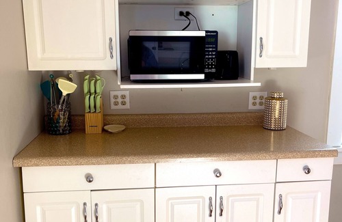 Green Bay Casa | Charming 2-bedroom Upper Duplex in lovely Green Bay