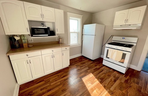 Green Bay Casa | Charming 2-bedroom Upper Duplex in lovely Green Bay