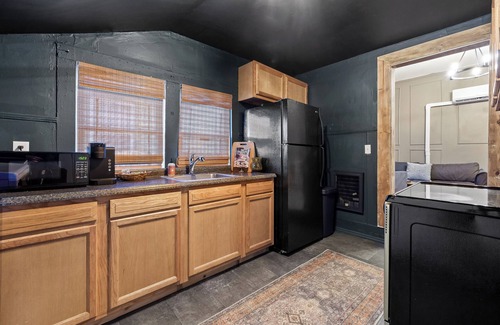 Chattanooga Cabaña | Charming 2-bedroom Cottage minutes from downtown Chattanooga, Pet Friendly