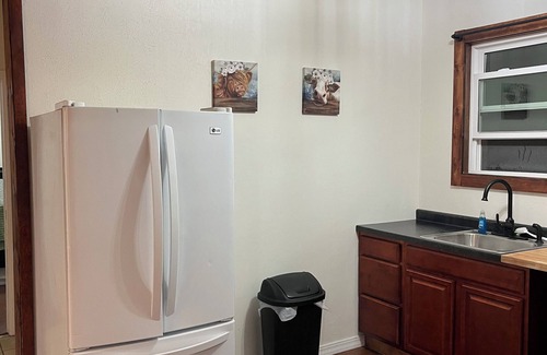 Forest City Apartamento | Charming 2-bedroom, 1-bath apartment just blocks from Waldorf University.