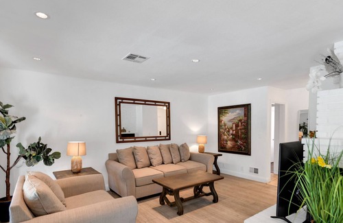 Southwest Anaheim Casa | Charming 2 bedroom home w/ Pool - Mins to DISNEY