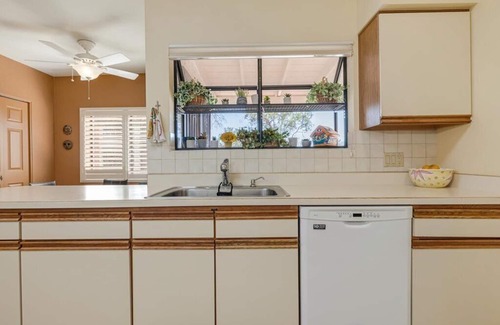 Colonia De Los Alamos Casa | Charming 2-bedroom house in welcoming Green Valley with WiFi, AC