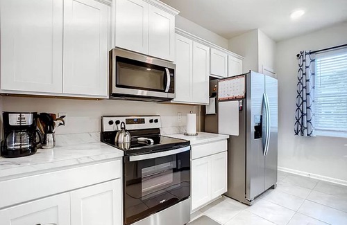 Arlington Casa | Charming 2-bedroom townhome in beautiful Jacksonville near beach and downtown.