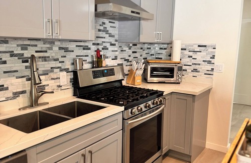 Granada Hills South Casa | Charming 2-bedroom house in Granada Hill- Los Angeles